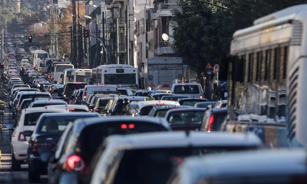 Κυκλοφοριακό κομφούζιο τώρα στην Αθηνών - Λαμίας